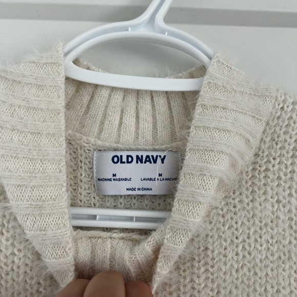 Old navy sweater vest size medium - Picture 2 of 2